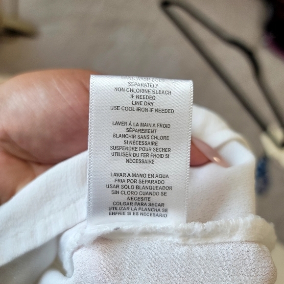 Josette with Rose Embroidery Blouse from Kut from the Kloth size M - Picture 16 of 17